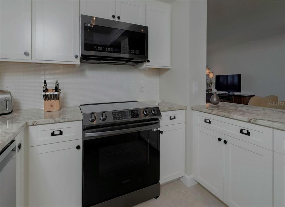 For Sale: $475,000 (2 beds, 2 baths, 1290 Square Feet)