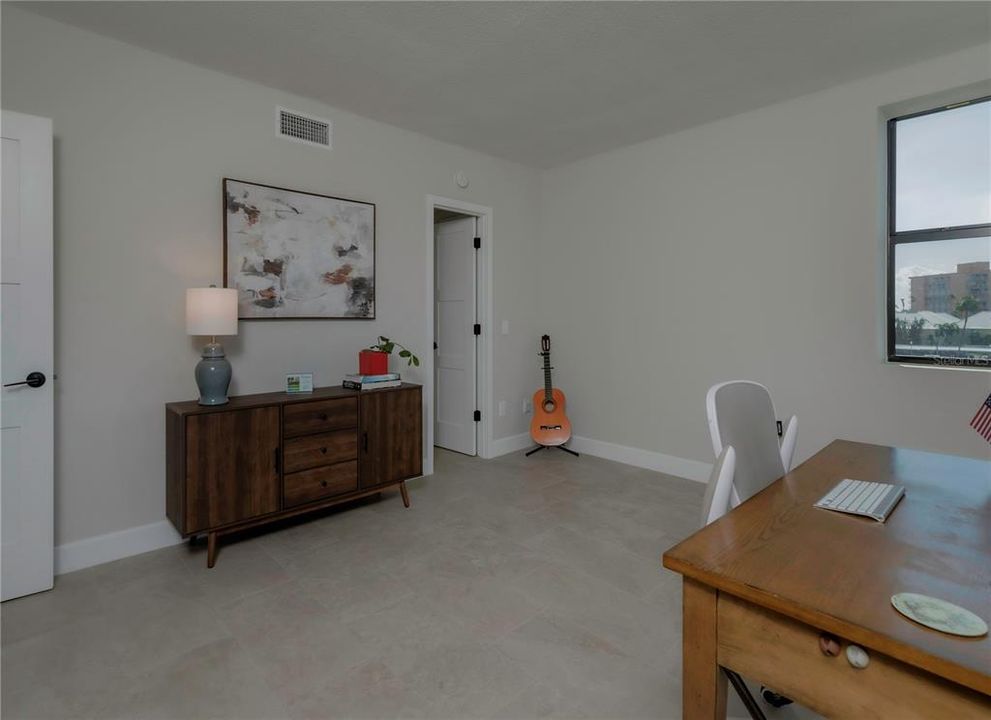 For Sale: $475,000 (2 beds, 2 baths, 1290 Square Feet)