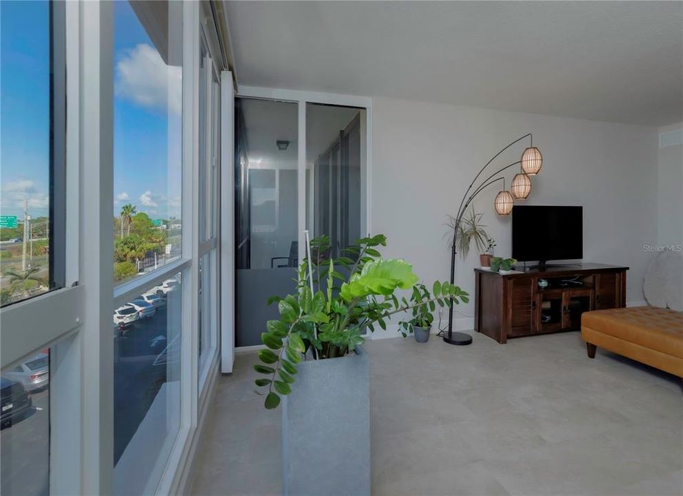 For Sale: $475,000 (2 beds, 2 baths, 1290 Square Feet)