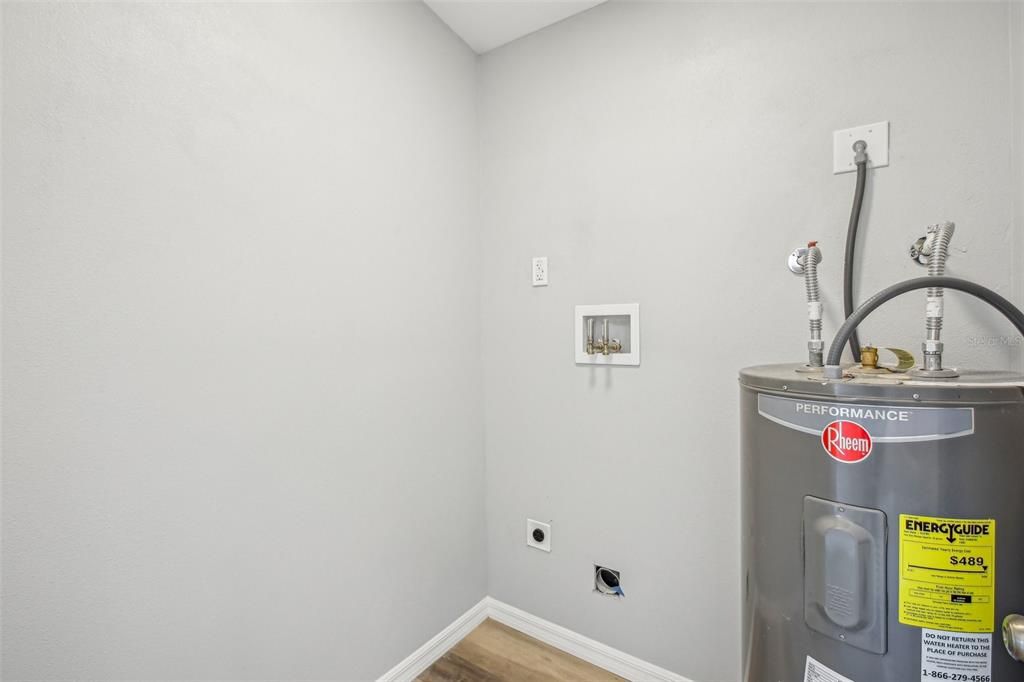 For Sale: $289,250 (3 beds, 2 baths, 1200 Square Feet)