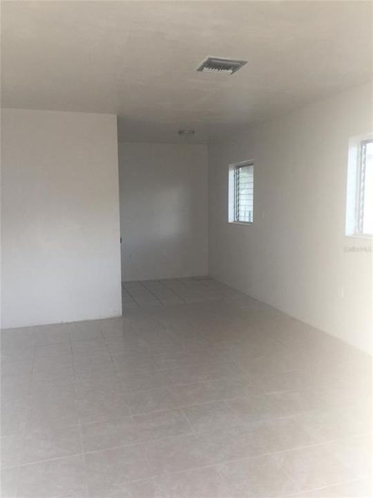 For Rent: $1,000 (3 beds, 1 baths, 840 Square Feet)