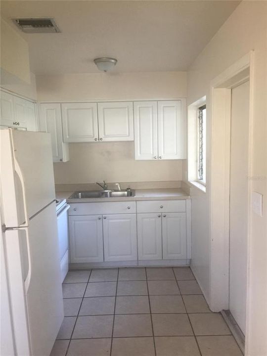 For Rent: $1,000 (3 beds, 1 baths, 840 Square Feet)