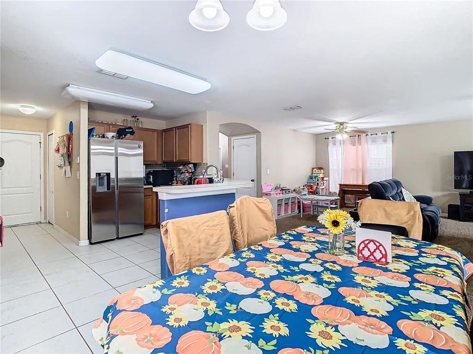 For Sale: $350,000 (3 beds, 2 baths, 1811 Square Feet)