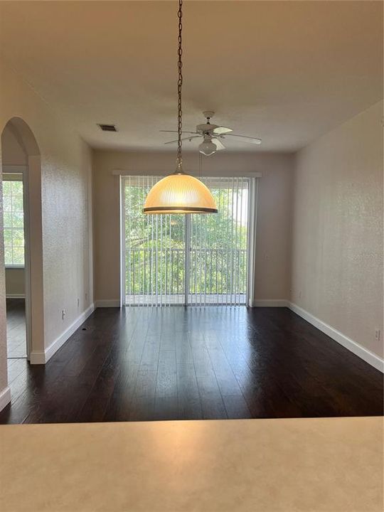 For Rent: $1,800 (3 beds, 2 baths, 1206 Square Feet)