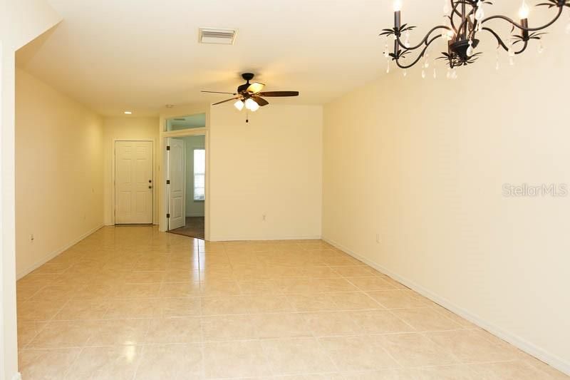 For Rent: $1,900 (3 beds, 2 baths, 1383 Square Feet)