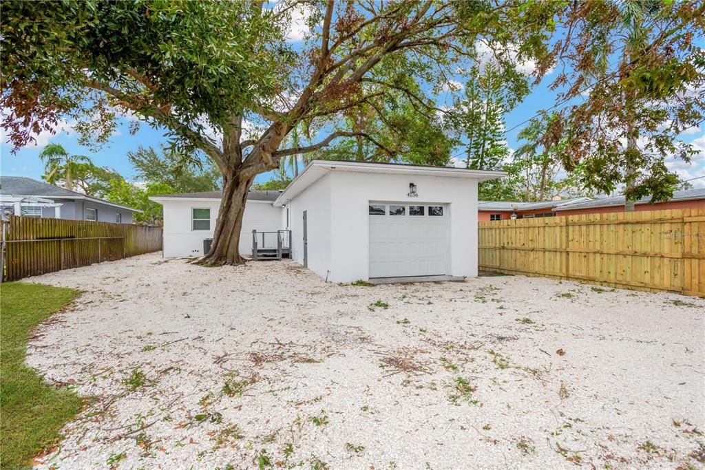 For Sale: $449,000 (3 beds, 2 baths, 1147 Square Feet)