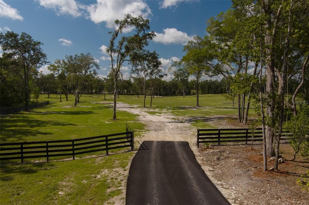 На продажу: $2,340,000 (36.00 acres)