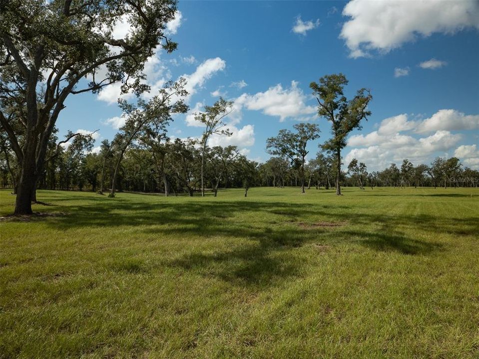 На продажу: $2,340,000 (36.00 acres)