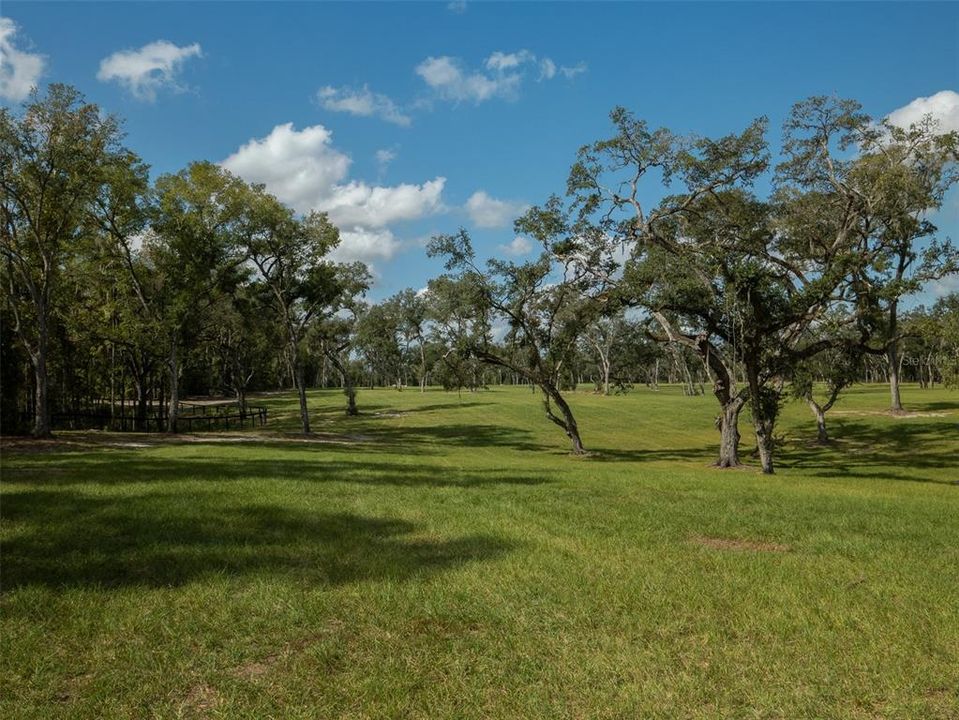 На продажу: $1,560,000 (24.00 acres)