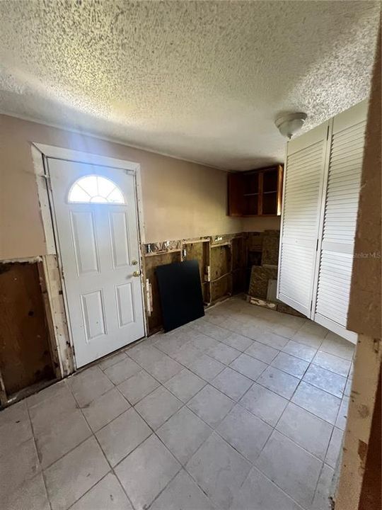 For Sale: $158,500 (2 beds, 1 baths, 1347 Square Feet)