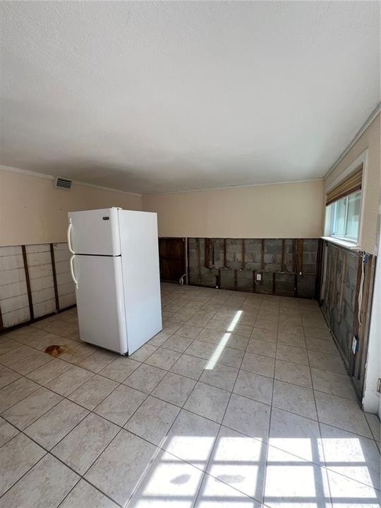 For Sale: $158,500 (2 beds, 1 baths, 1347 Square Feet)