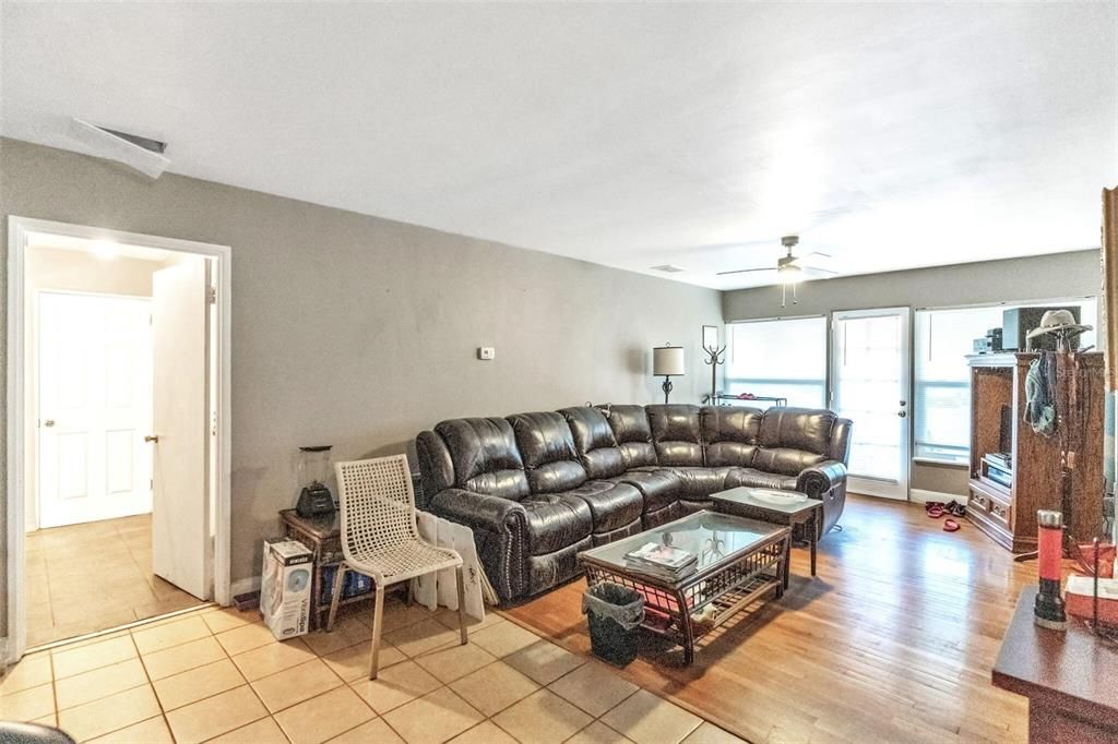 Active With Contract: $275,000 (2 beds, 2 baths, 1519 Square Feet)