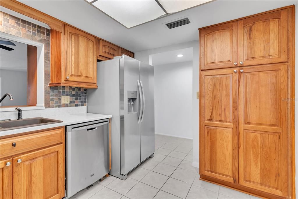 For Sale: $240,000 (2 beds, 2 baths, 1145 Square Feet)