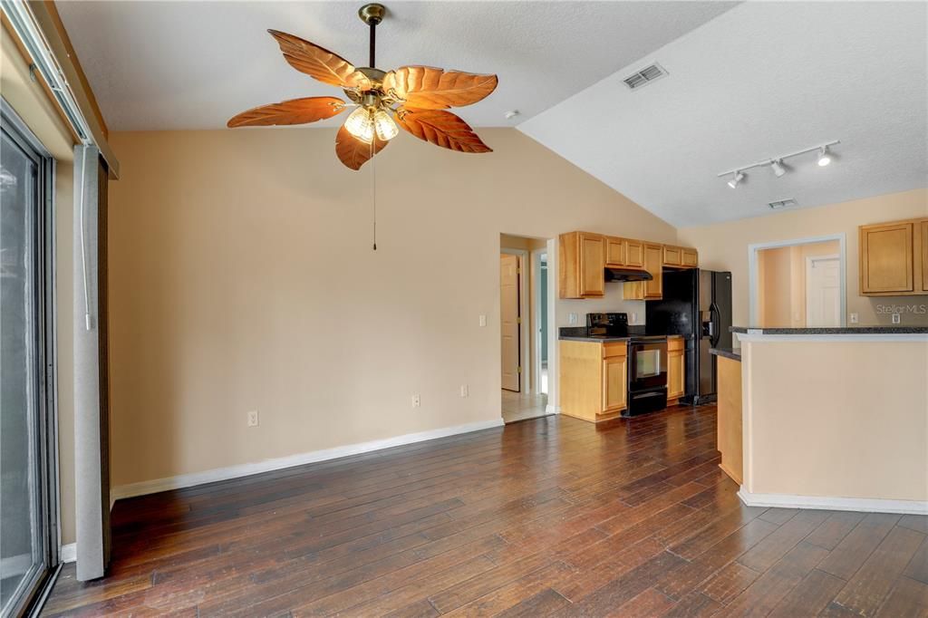 For Sale: $279,000 (3 beds, 2 baths, 1283 Square Feet)