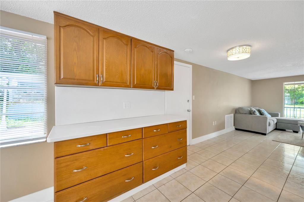 For Sale: $279,900 (2 beds, 1 baths, 987 Square Feet)