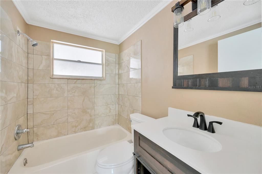 For Sale: $279,900 (2 beds, 1 baths, 987 Square Feet)