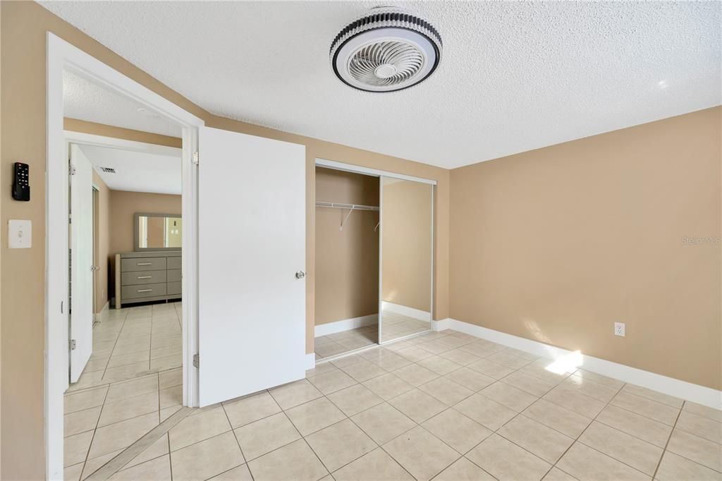 For Sale: $279,900 (2 beds, 1 baths, 987 Square Feet)