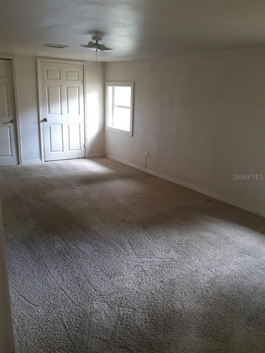 For Rent: $1,000 (4 beds, 2 baths, 1364 Square Feet)