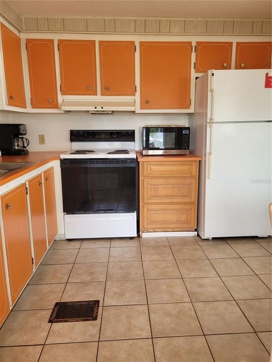 For Rent: $1,600 (2 beds, 1 baths, 720 Square Feet)