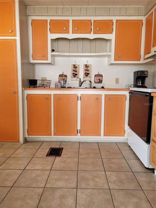 For Rent: $1,600 (2 beds, 1 baths, 720 Square Feet)