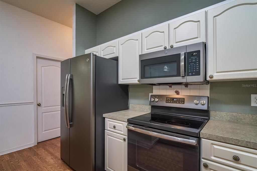 For Sale: $415,000 (3 beds, 2 baths, 1919 Square Feet)