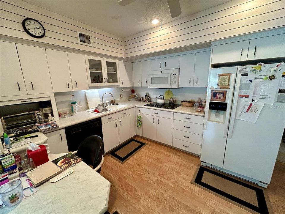 For Sale: $199,900 (2 beds, 2 baths, 1400 Square Feet)