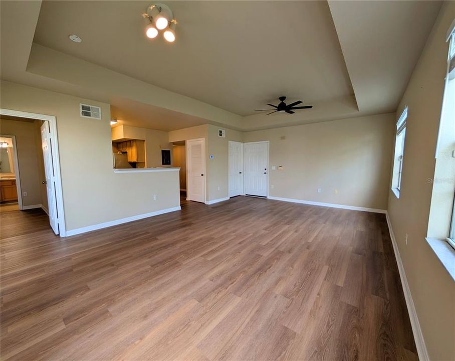 For Sale: $269,900 (2 beds, 2 baths, 1058 Square Feet)