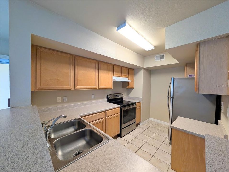 For Sale: $269,900 (2 beds, 2 baths, 1058 Square Feet)