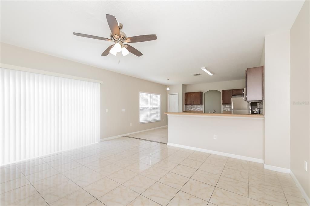 For Rent: $2,455 (4 beds, 2 baths, 2162 Square Feet)