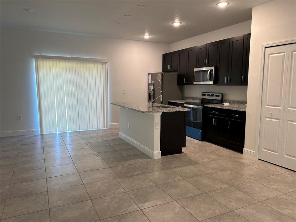 For Rent: $1,900 (4 beds, 2 baths, 1578 Square Feet)