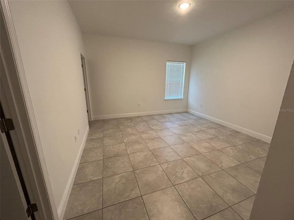 For Rent: $1,900 (4 beds, 2 baths, 1578 Square Feet)