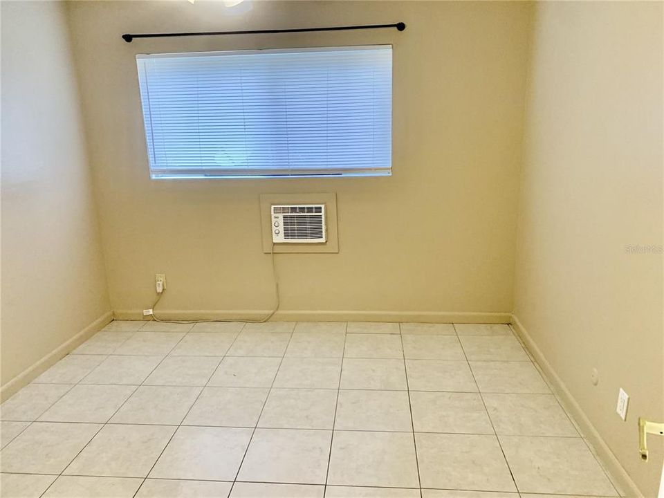 For Rent: $1,350 (1 beds, 1 baths, 598 Square Feet)