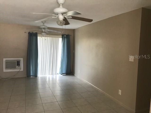 For Rent: $1,350 (1 beds, 1 baths, 598 Square Feet)