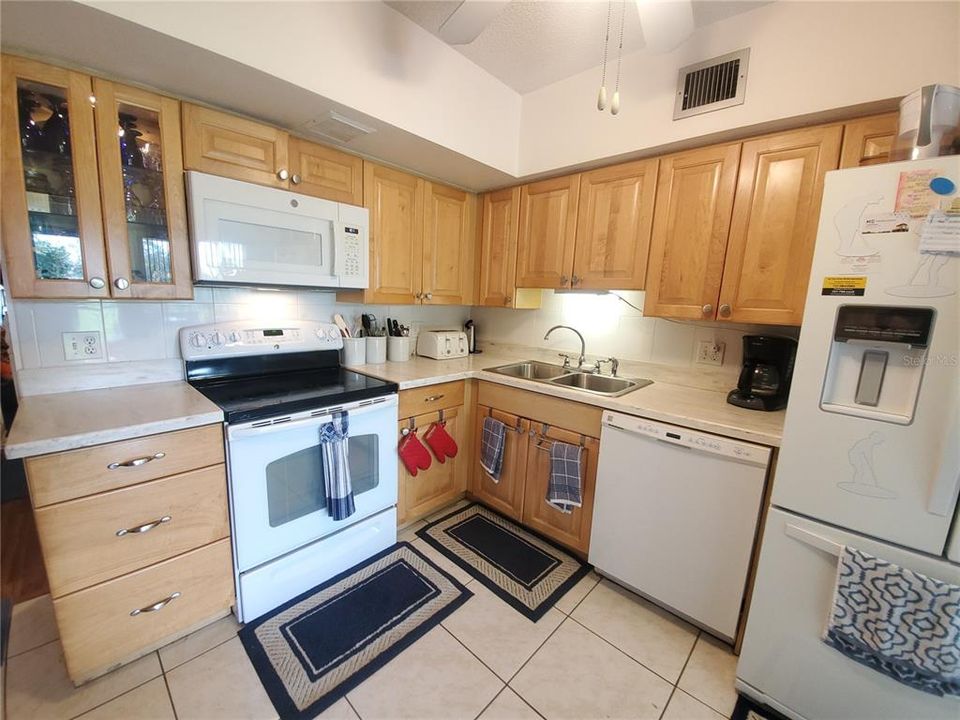 For Sale: $199,000 (2 beds, 2 baths, 1100 Square Feet)