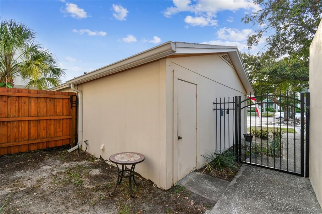 For Sale: $500,000 (2 beds, 1 baths, 1224 Square Feet)