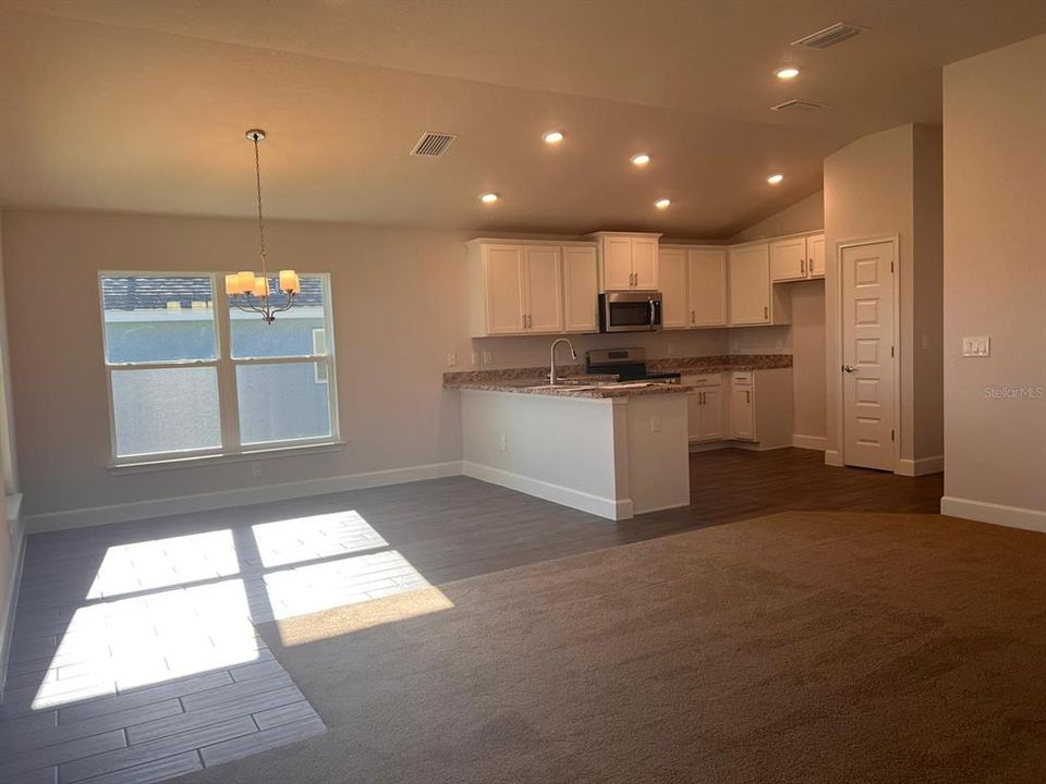 For Rent: $1,800 (3 beds, 2 baths, 1368 Square Feet)