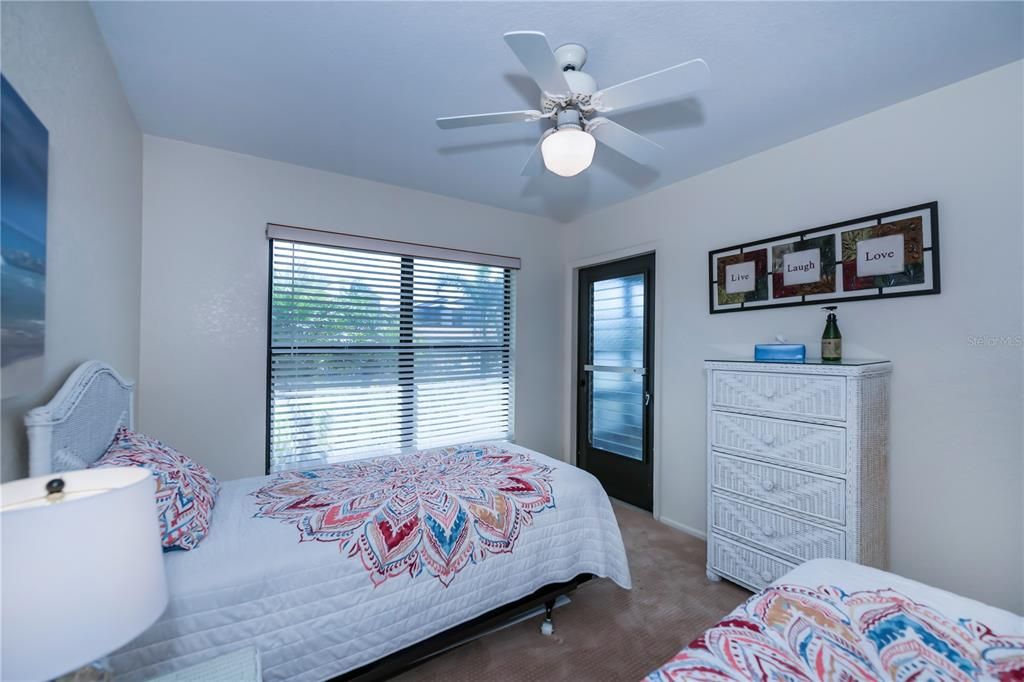 For Sale: $319,900 (2 beds, 2 baths, 1165 Square Feet)