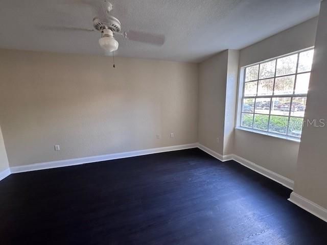 For Rent: $1,500 (1 beds, 1 baths, 861 Square Feet)