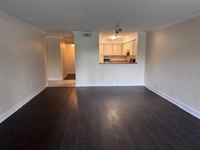 For Rent: $1,500 (1 beds, 1 baths, 861 Square Feet)