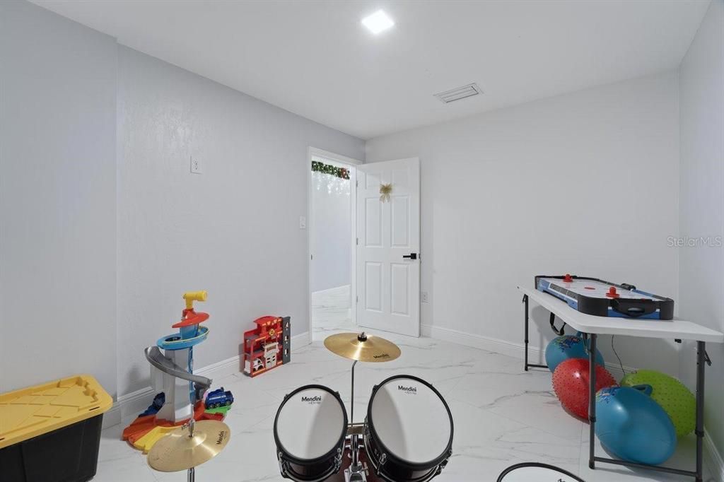 For Sale: $405,000 (4 beds, 2 baths, 1806 Square Feet)