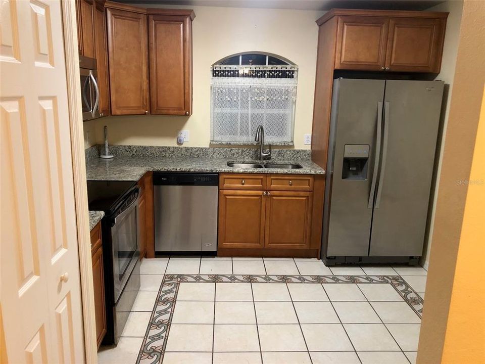 For Rent: $2,100 (3 beds, 2 baths, 1280 Square Feet)