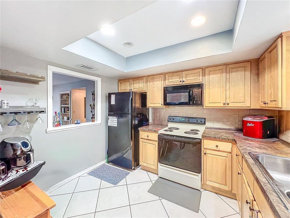 Active With Contract: $279,900 (2 beds, 2 baths, 1127 Square Feet)