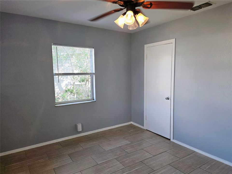 For Rent: $1,950 (2 beds, 1 baths, 915 Square Feet)