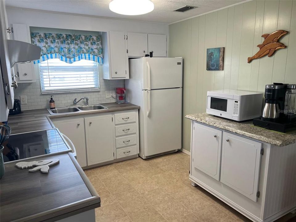 For Sale: $119,900 (2 beds, 2 baths, 952 Square Feet)