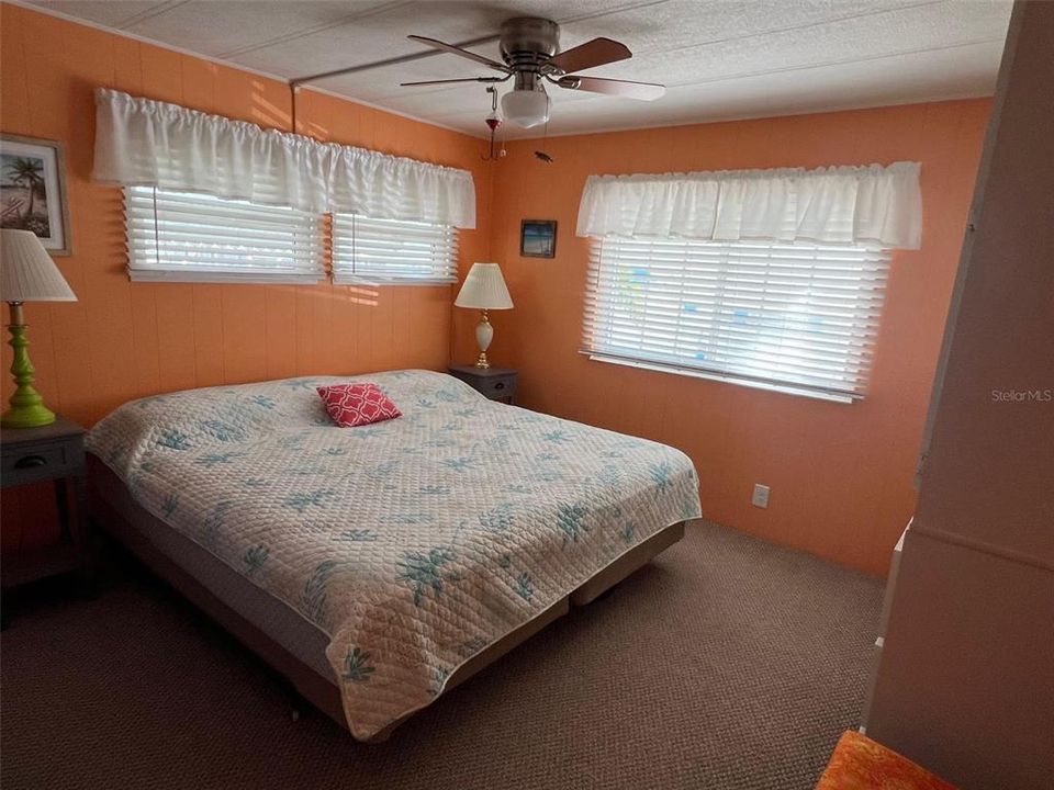 For Sale: $119,900 (2 beds, 2 baths, 952 Square Feet)