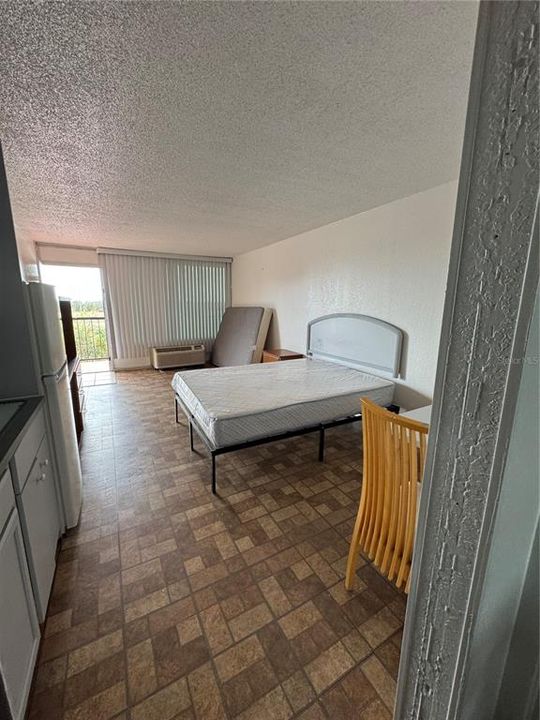 Active With Contract: $69,000 (1 beds, 1 baths, 300 Square Feet)