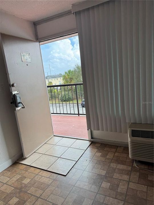 Active With Contract: $69,000 (1 beds, 1 baths, 300 Square Feet)