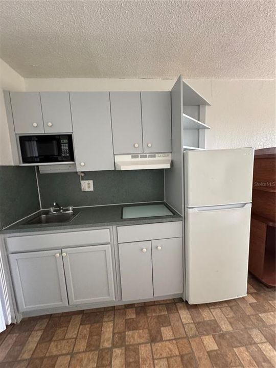 Active With Contract: $69,000 (1 beds, 1 baths, 300 Square Feet)