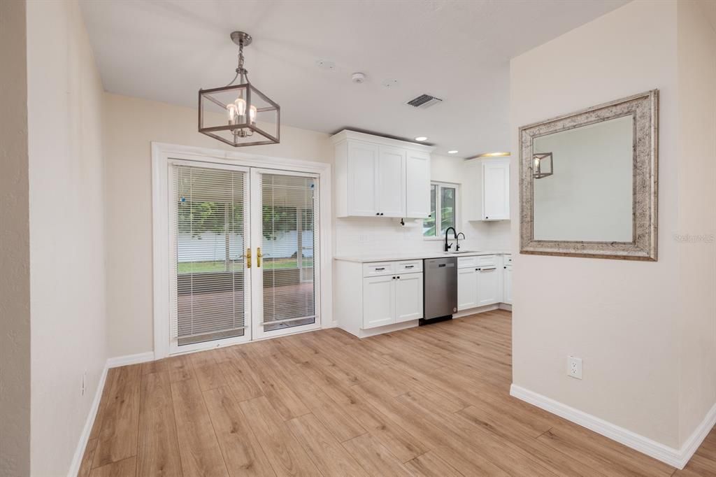 For Sale: $299,900 (3 beds, 2 baths, 1125 Square Feet)