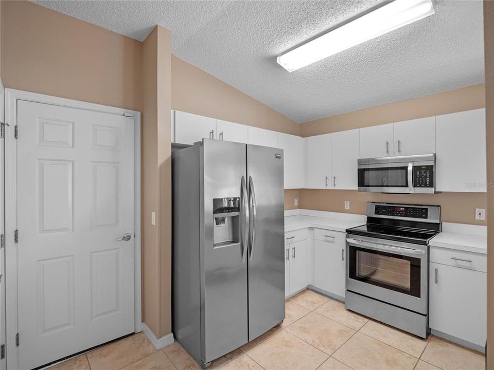 For Sale: $289,900 (2 beds, 2 baths, 1200 Square Feet)